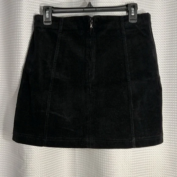 Wishlist Women’s Sz Small Black Corduroy Mini Skirt. - Picture 2 of 7